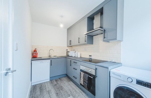 Swindon Apartment | 1 Regent Circus Apartment Central Location Long Stays