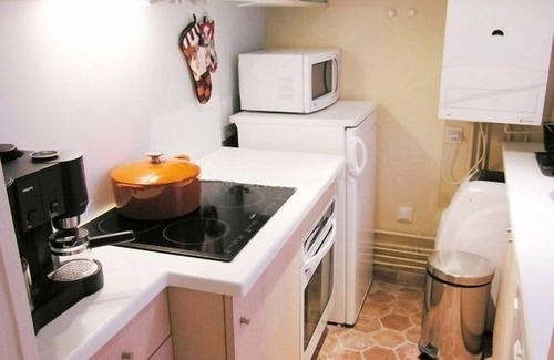 Latin Apartment | #1 Reviews! Air Con. Latin Quartr. Sleep 4. Hostess!