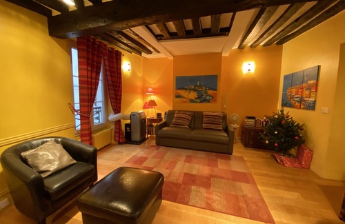 Latin Apartment | #1 Reviews! Air Con. Latin Quartr. Sleep 4. Hostess!