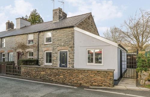 Cwrt House | 1 Rhys Terrace
