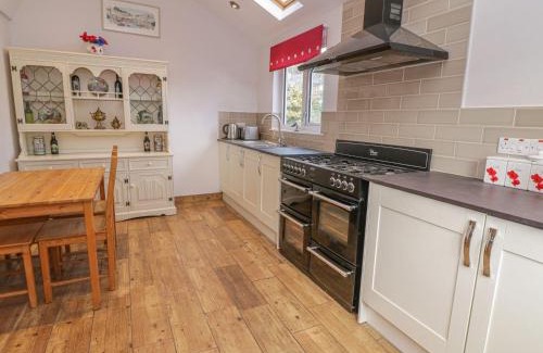 Cwrt House | 1 Rhys Terrace