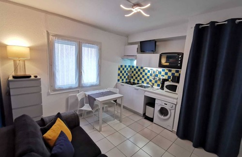 Balaruc-les-Bains Apartment | 1-room apartment for spa guests and vacationers