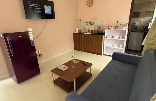 Ulsoor Apartment | 1 room + Lounge area/Kitchenette/terrace in Ulsoor