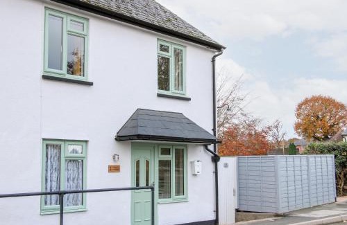 Four Crosses House | 1 Sarnwen Cottages