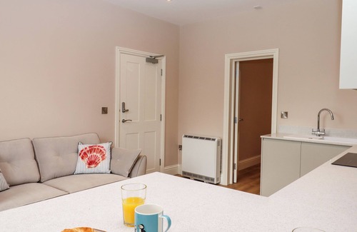 Teignmouth Cottage | 1 SEA OTTER HOUSE, pet friendly in Teignmouth