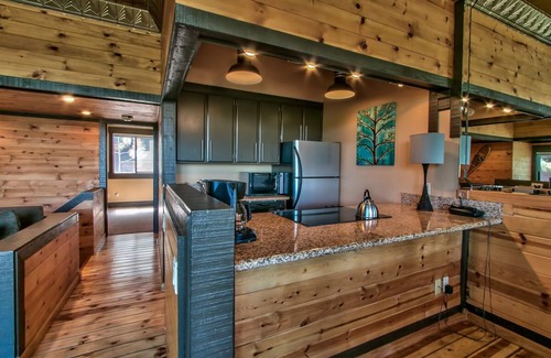 Tahoe Village Condo | #1 SKIERS CHOICE! WALK TO CHAIRLIFT! SLEEPS 6, COZY AND CLEAN, VIEWS!