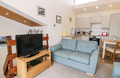 Borth-y-Gest House | 1 SOUTH SNOWDON WHARF, country holiday cottage in Porthmadog