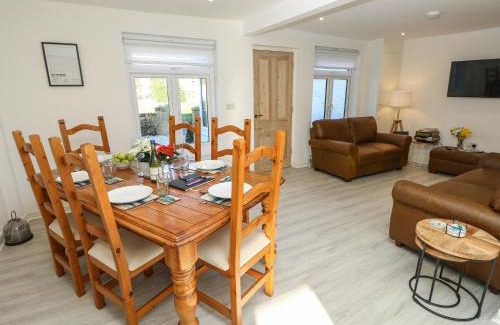 Freshwater House | 1 Star Cottages