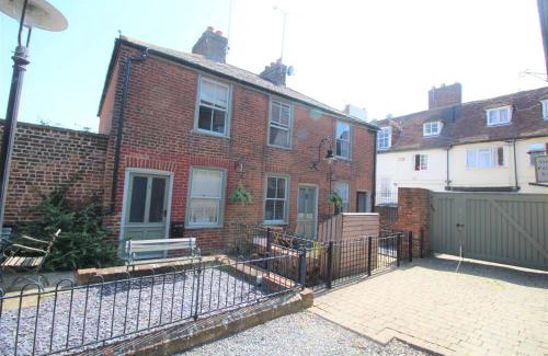 Canterbury House | 1 Steam Packet Cottage