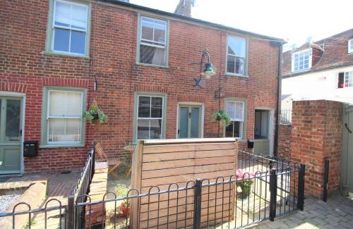 Canterbury House | 1 Steam Packet Cottage