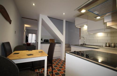 Canterbury House | 1 Steam Packet Cottage