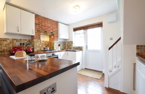 Martlesham Heath Cottage | 1 TAILORS COTTAGE, WOODBRIDGE, pet friendly in Woodbridge