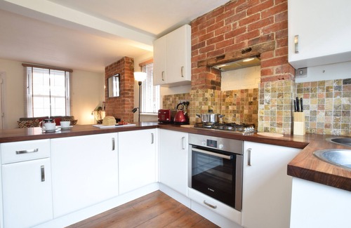 Martlesham Heath Cottage | 1 TAILORS COTTAGE, WOODBRIDGE, pet friendly in Woodbridge