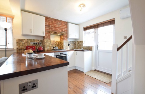 Martlesham Heath Cottage | 1 TAILORS COTTAGE, WOODBRIDGE, pet friendly in Woodbridge
