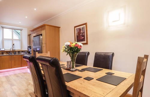Elgin House | 1 THE COACH HOUSE, pet friendly, with hot tub in Elgin