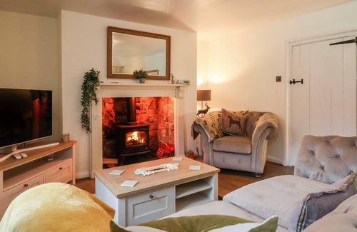 Llanfair-Dyffryn-Clwyd Cottage | 1 TY CAPEL, pet friendly, character holiday cottage in Pwllglas