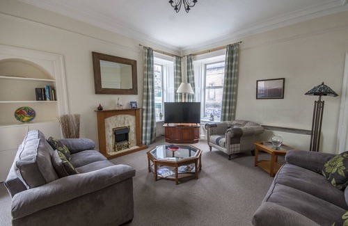 Forres Apartment | 1 Varis Apartments