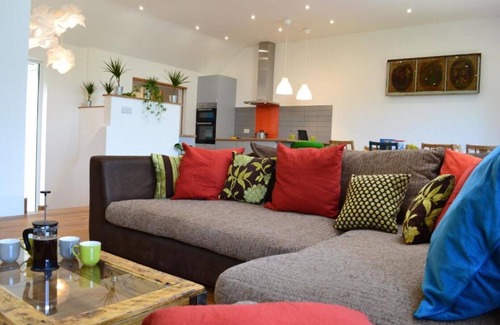 Llangeler House | 1 Woodlands