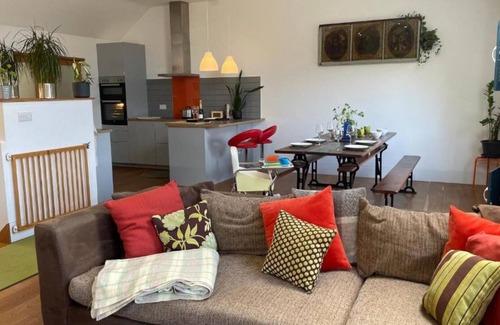 Llangeler House | 1 Woodlands