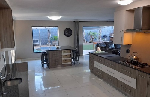 Eikenbosch House | 10-12 Sleeper large family home with pool in Bellville, Cape Town