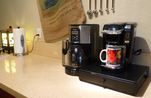 Kihei Condo | 10% 7 Day Discount! Kihei Studio - Split AC, Clean, Free WiFi, Turtles!
