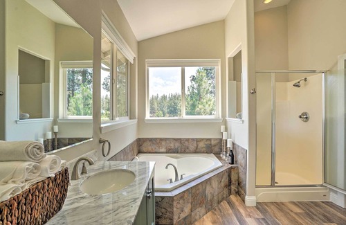 Deschutes River Woods House | 10-Acre Bend Home < 4 Mi to Old Mill District