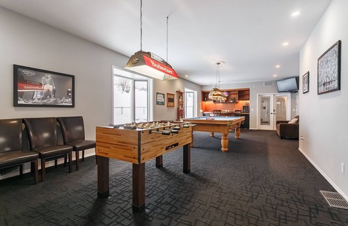 Central Okanagan House | 10 Acre Luxury Rosehill Estate:Heated Indoor Pool/Sauna/Hottub/Lakeview