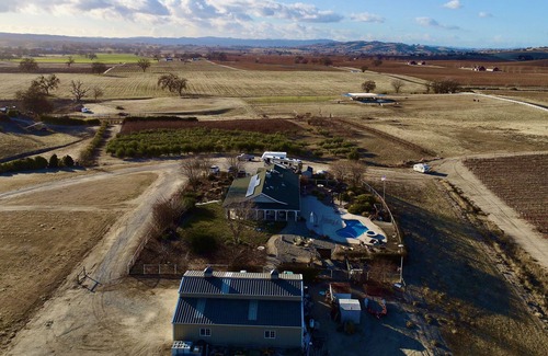 Paso Robles House | 10 Acre Paso Ranch house with Pool, hot tub and fire pit.