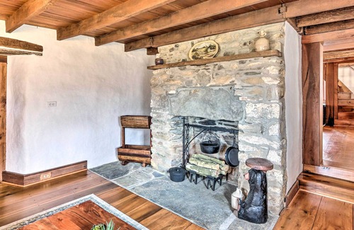 Purcellville Cabin | 10-Acre Sanctuary w/ Hot Tub, Fire Pit & View
