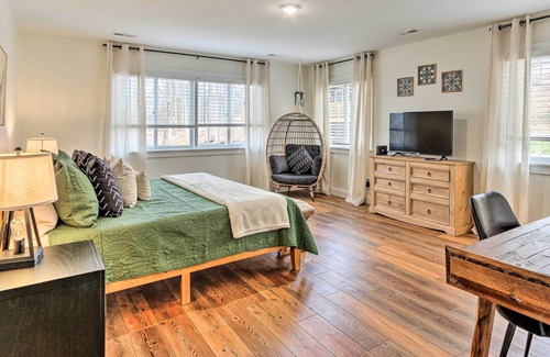 Purcellville Cabin | 10-Acre Sanctuary w/ Hot Tub, Fire Pit & View