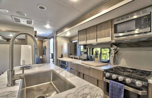Aguanga House | 10 Acres Near Wineries: Pool, View, Dog-friendly, BBQ - Imagine RV by Ranch Life Getaway