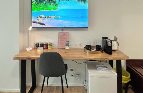 Cairns Central Business District Apartment | '10-B' Cairns Harbour Apartment ~ 2BR 2Bth Pool Gym Wifi