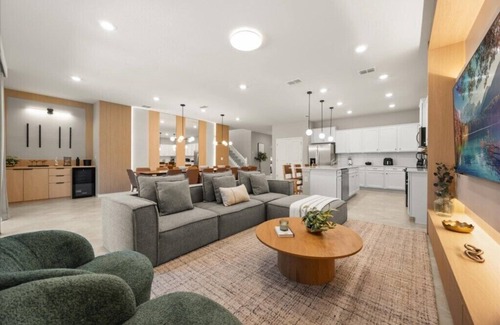 Four Corners House | 10 Bedrooms/8 Bathrooms/Windsor Cay (15922CC)