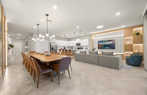 Four Corners House | 10 Bedrooms/8 Bathrooms/Windsor Cay (15922CC)