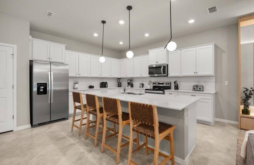 Four Corners House | 10 Bedrooms/8 Bathrooms/Windsor Cay (15922CC)