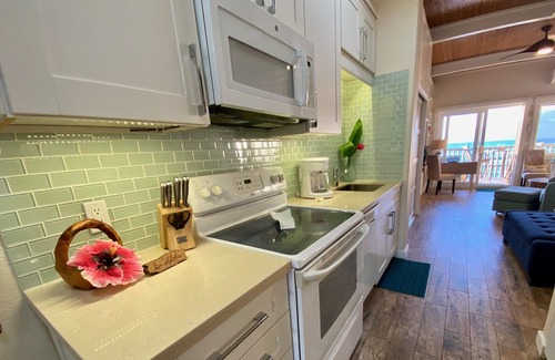 Kahana Condo | 10 Feet from the Edge of the Ocean! nTurtles, Whales! Views of Lanai/Molokai!