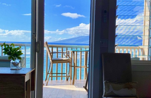 Kahana Condo | 10 Feet from the Edge of the Ocean! nTurtles, Whales! Views of Lanai/Molokai!