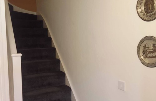 Walsall Apartment | 10 Guests - Garden - Quiet Retreat Cottage