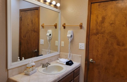 Sierra Vista House | 10 guests- pet friendly