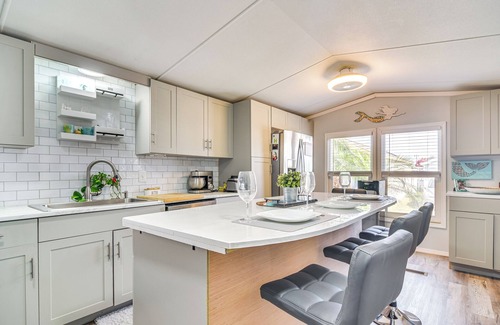 Largo House | 10 Mi to Beaches: Home w/Pool Access in Largo!
