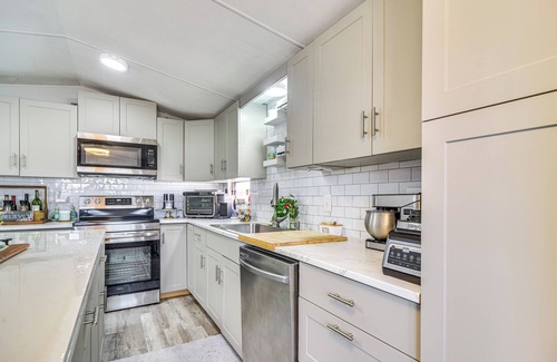 Largo House | 10 Mi to Beaches: Home w/Pool Access in Largo!