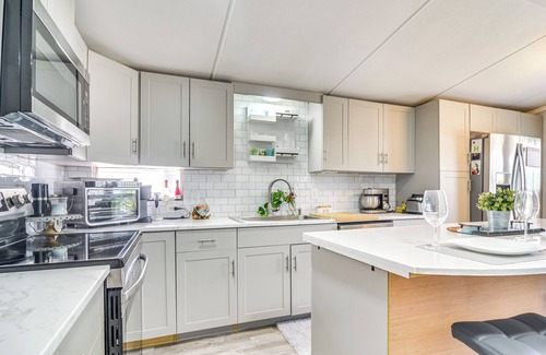 Largo House | 10 Mi to Beaches: Home w/Pool Access in Largo!