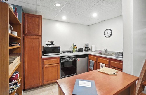 Anderson Township Apartment | 10 Mi to Dtwn: Cozy Couple's Getaway in Cincinnati