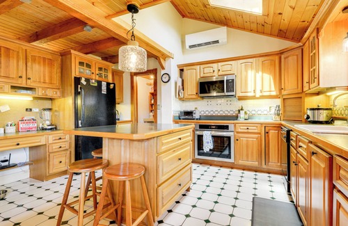 Wilmington Cottage | 10 Mi to Mt Snow! Grand Estate Built to Entertain