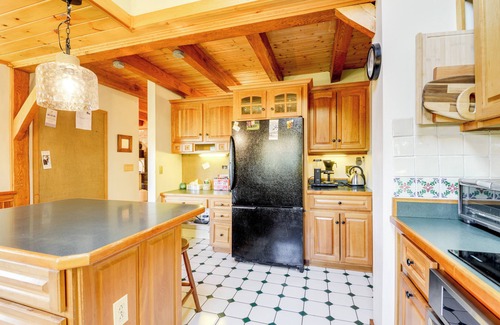 Wilmington Cottage | 10 Mi to Mt Snow! Grand Estate Built to Entertain