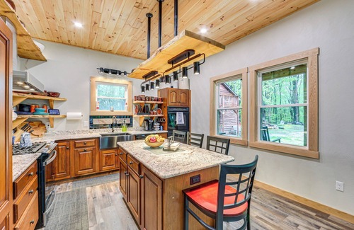 Normalville Cabin | 10 Mi to Mtn Resort: Normalville Cabin w/Balcony!