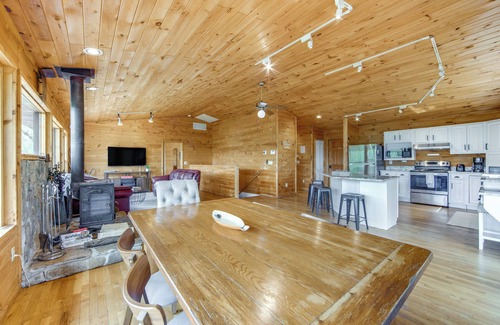 Balsam House | 10 Mi to Waynesville: Cabin w/Hot Tub & Mtn Views