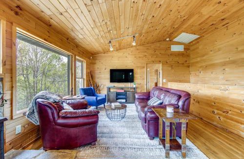 Balsam House | 10 Mi to Waynesville Cabin with Hot Tub and Mtn Views