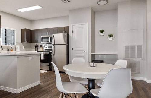 Deer Valley Apartment | 10 Miles TSCM w/pool and gym