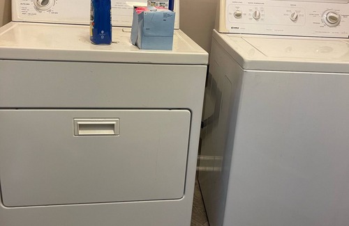 College Park Apartment | 10 min away from airport.